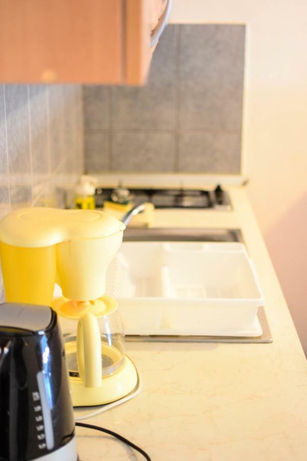 Apartmani Prvi Red Do Mora Pag Town Eksteriør billede