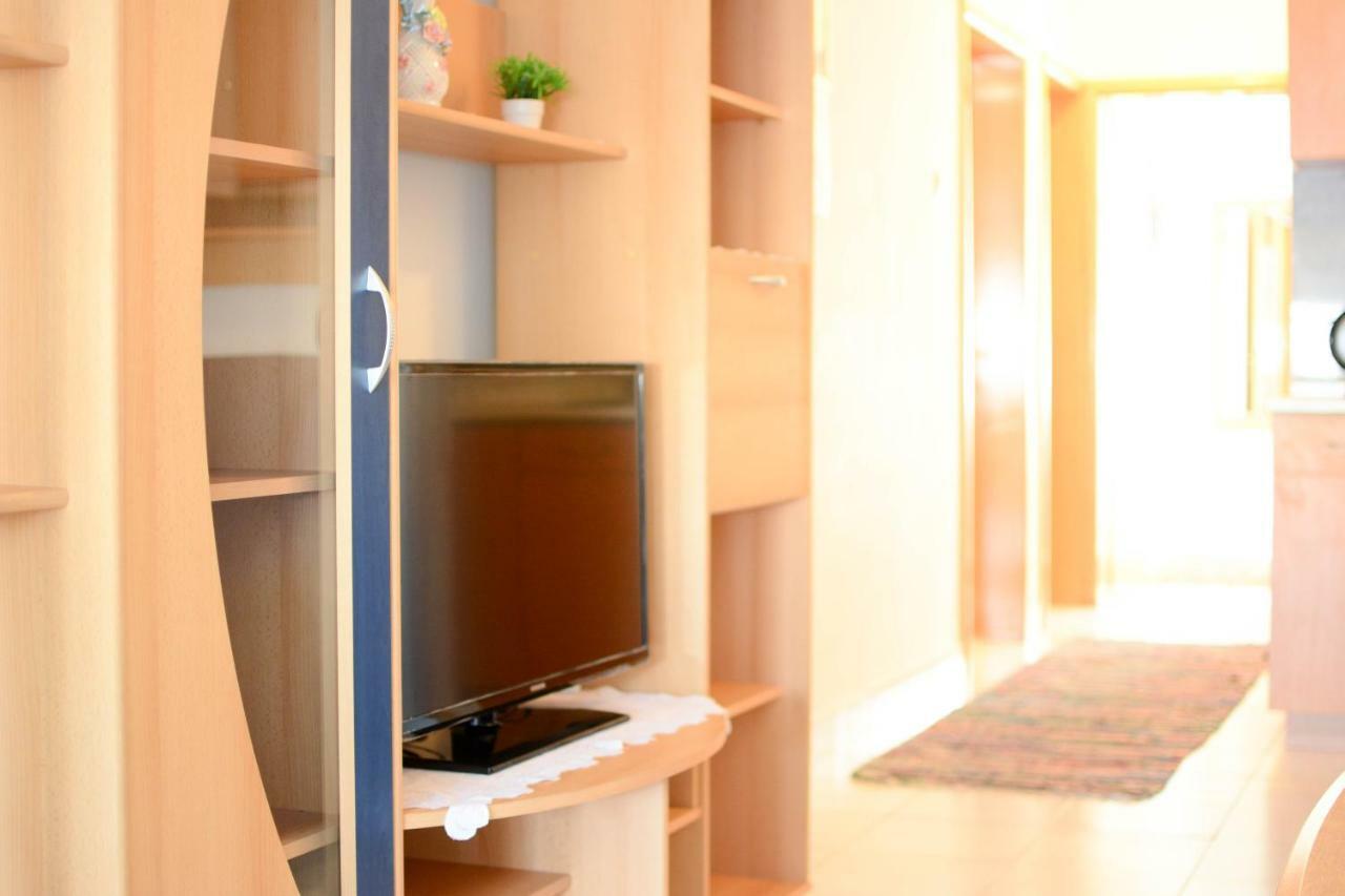 Apartmani Prvi Red Do Mora Pag Town Eksteriør billede